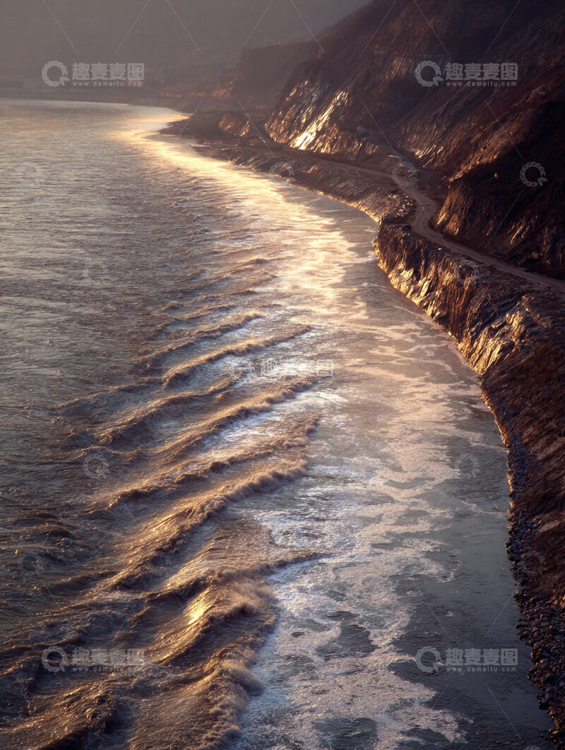 高清大图下载【趣麦麦图】河水  奔腾  倾泻