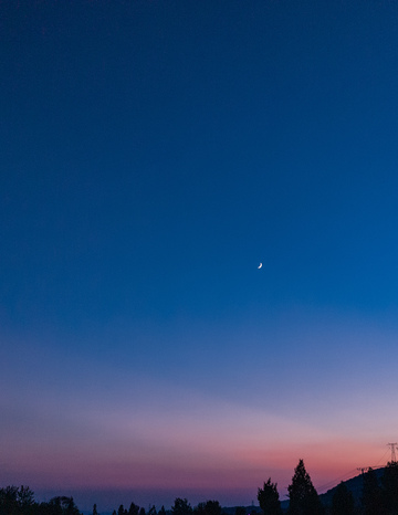 蓝色天空粉色晚霞