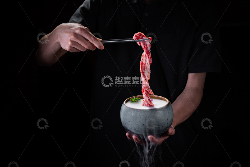 高清大图下载【趣麦麦图】一筷入魂的鲜烫牛肉瞬间