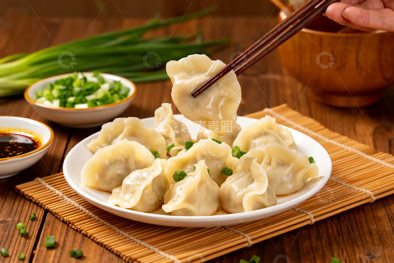 高清大图下载【趣麦麦图】新鲜手工包制的饺子1