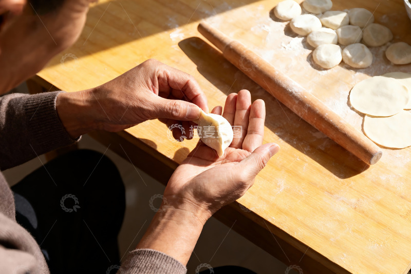 高清大图下载【趣麦麦图】手工现包饺子过程
