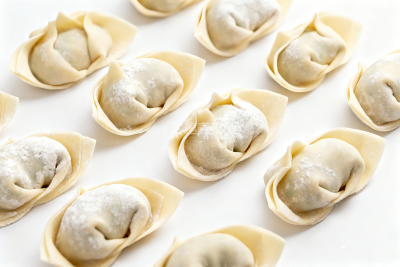 高清大图下载【趣麦麦图】新鲜食材与手工包制的饺子1