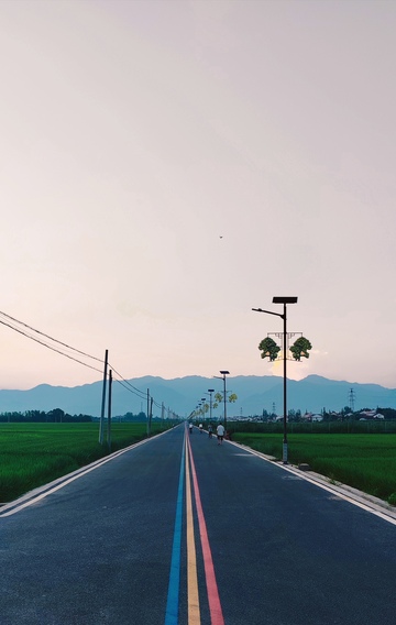 彩虹公路和夏日的天空