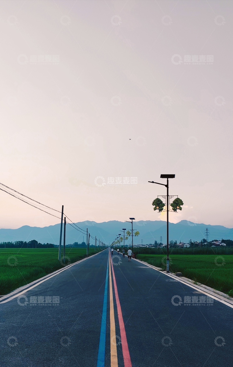 高清大图下载【趣麦麦图】彩虹公路和夏日的天空