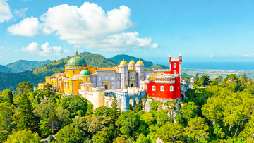 欧式宫殿山林风光摄影图片