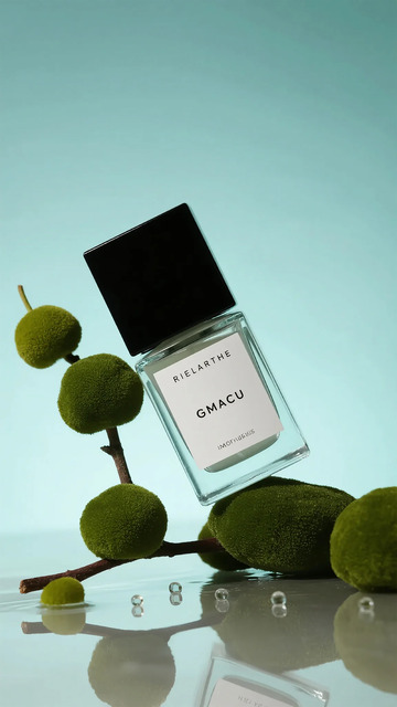 清新香水与绿植摄影