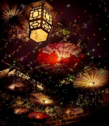 东方风情灯笼伞景装饰设计