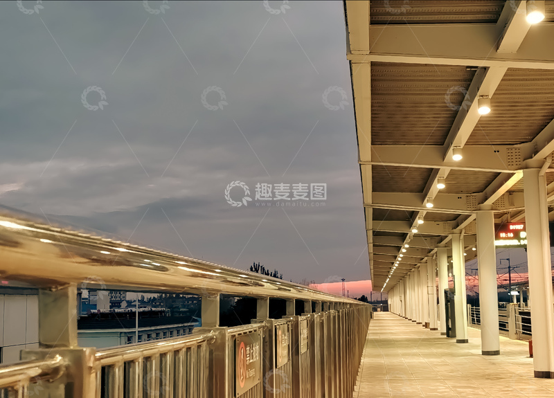 高清大图下载【趣麦麦图】站台延申到天空