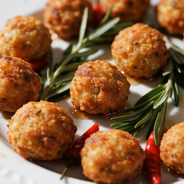 美食摄影油炸丸子