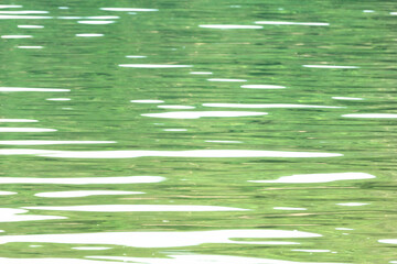 波光粼粼水面风光