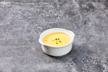 家常嫩滑葱花蒸蛋羹特写