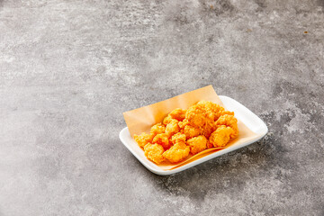 金黄酥脆鸡米花特写近景