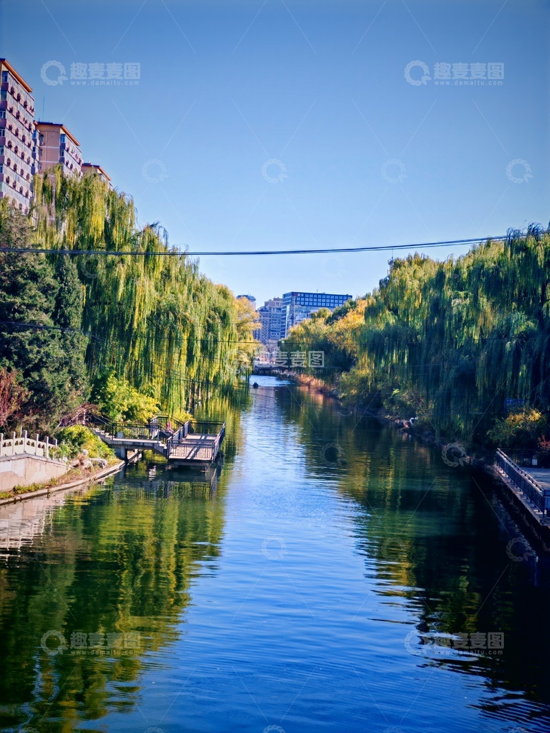 高清大图下载【趣麦麦图】城市河景秋意浓