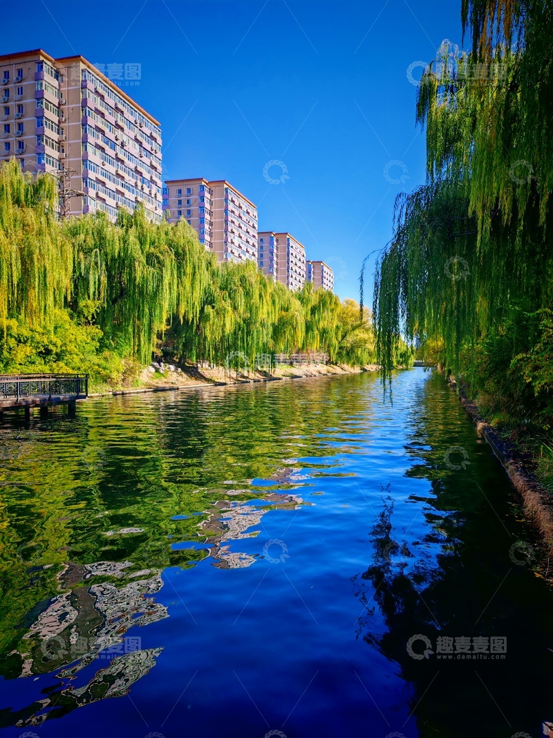 高清大图下载【趣麦麦图】城市河畔风光