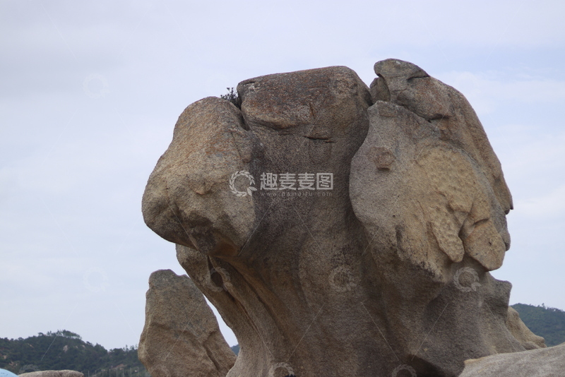 高清大图下载【趣麦麦图】一个奇形怪状的石头