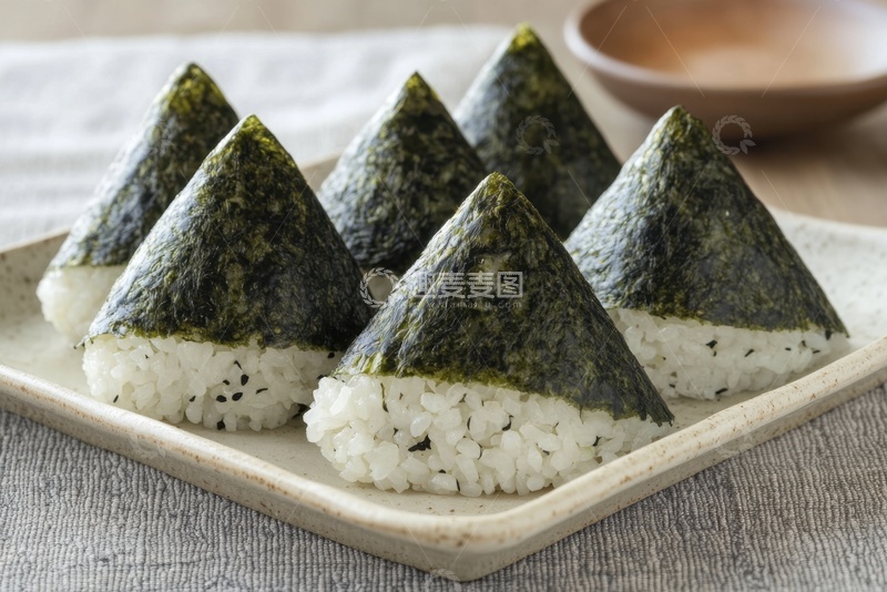 高清大图下载【趣麦麦图】美味的海苔饭团