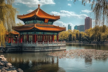 湖泊上的一座凉亭角楼