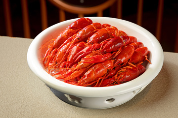 红亮诱人红烧小龙虾