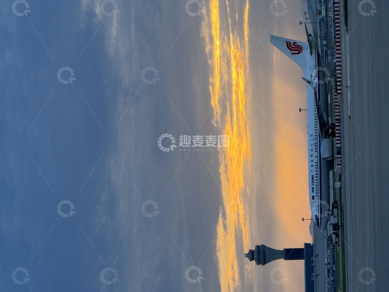 高清大图下载【趣麦麦图】飞机晚霞美景摄影图片