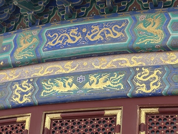 朱墙之上的龙凤和鸣