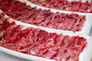 等待下火锅的肉片