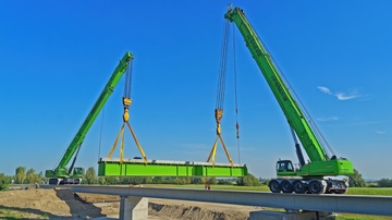 户外作业的吊车