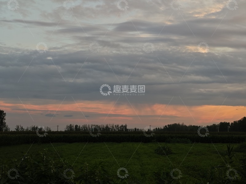 高清大图下载【趣麦麦图】黄昏田野云彩风景摄影