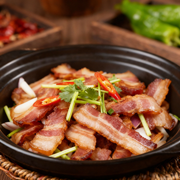 中式腊肉砂锅美食