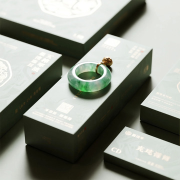 翡翠饰品礼盒展示