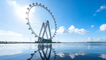 摩天轮倒影水天一色