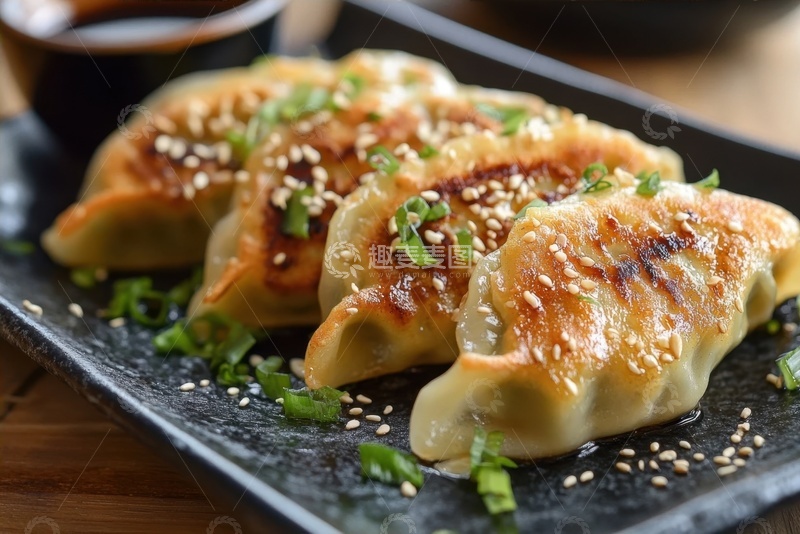 高清大图下载【趣麦麦图】美味的一盘煎饺