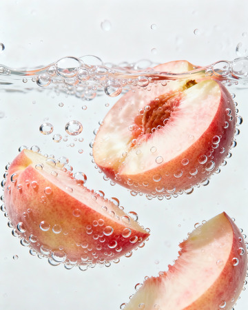 水中浸泡水蜜桃2