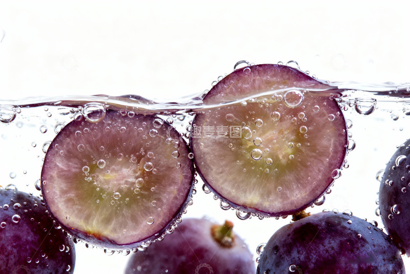 高清大图下载【趣麦麦图】紫葡萄切片水下表面附着气泡6