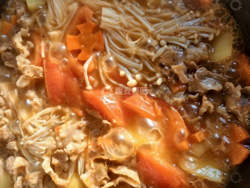 高清大图下载【趣麦麦图】番茄金针菇肥牛汤