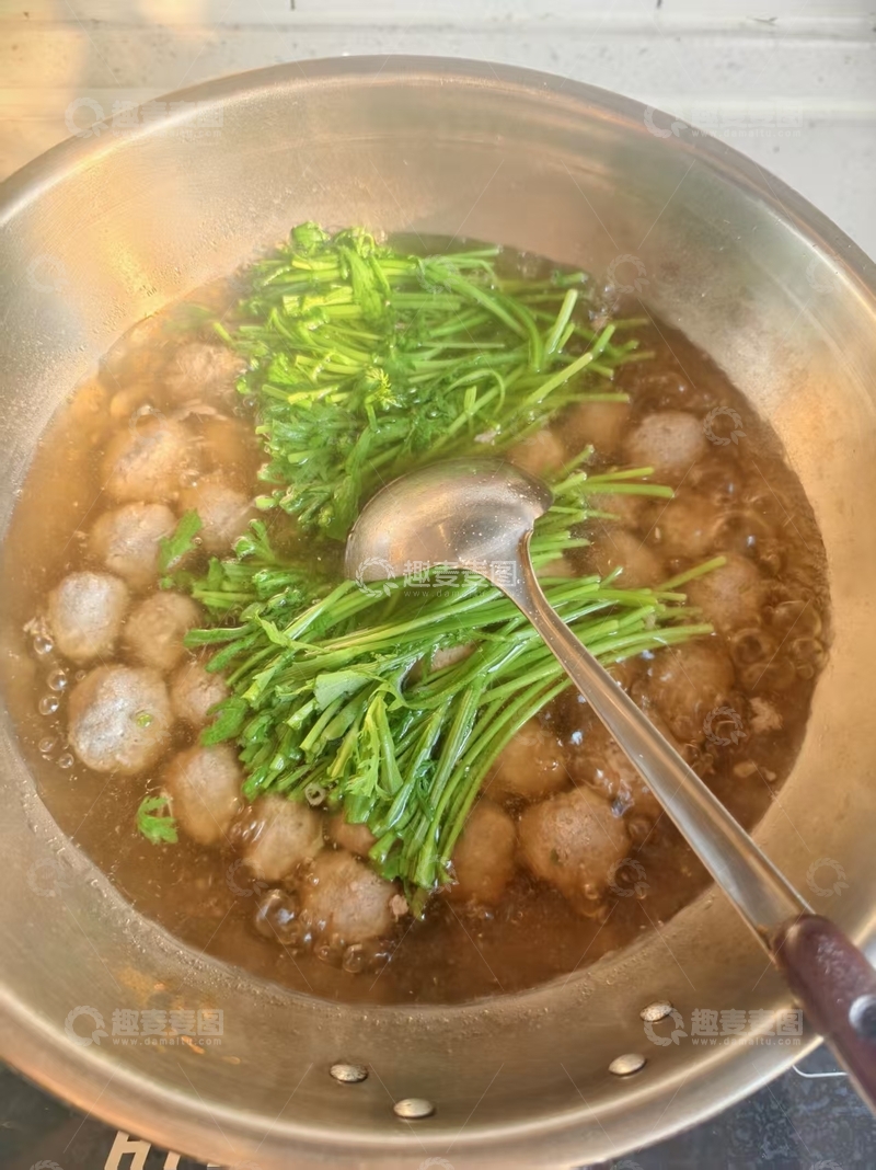 高清大图下载【趣麦麦图】-香菜牛肉丸汤