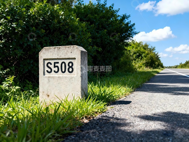 高清大图下载【趣麦麦图】公路边的路桩
