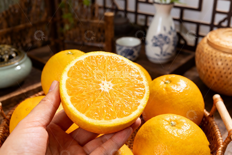 高清大图下载【趣麦麦图】鲜橙切片带水珠诱人水果素材5