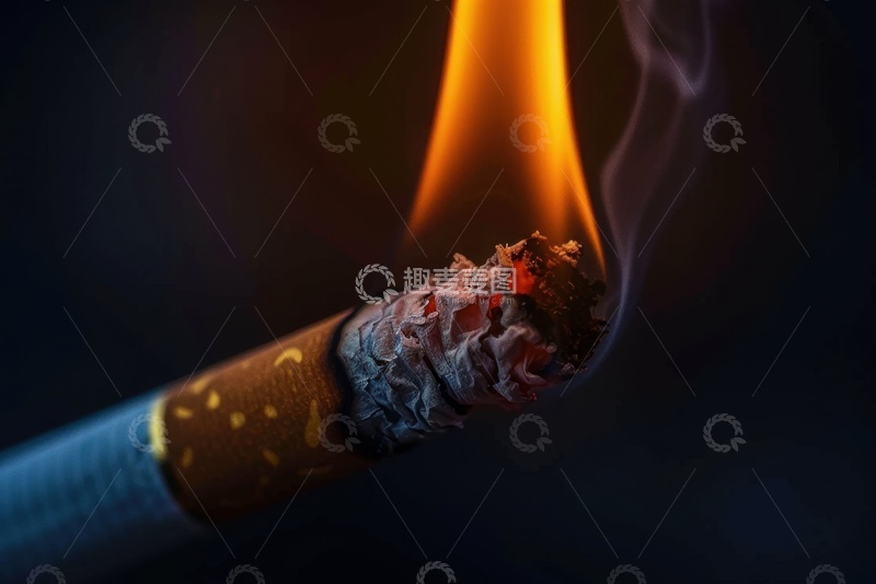 高清大图下载【趣麦麦图】黑暗中燃烧的烟头