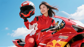 红衣女骑红色摩托蓝天背景