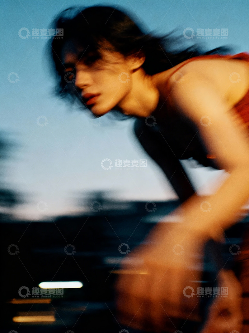 高清大图下载【趣麦麦图】抓拍曼妙模糊的人影及场景3