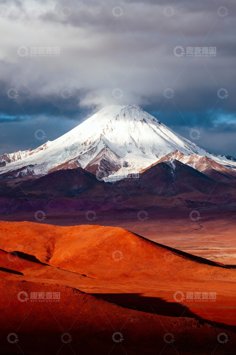 高清大图下载【趣麦麦图】红土荒漠雪顶火山群摄影3