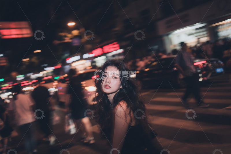 高清大图下载【趣麦麦图】抓拍街头前卫女孩儿6