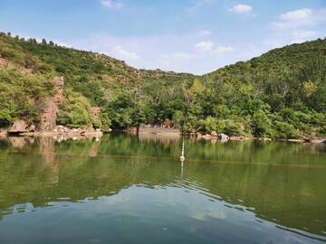 山里的河流风景