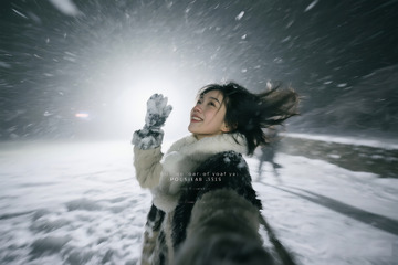 雪地夜景抓拍潮酷女生8