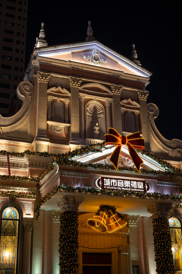 城市礼堂圣诞节氛围