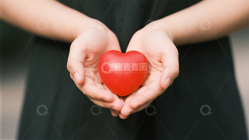 高清大图下载【趣麦麦图】双手捧心爱意浓