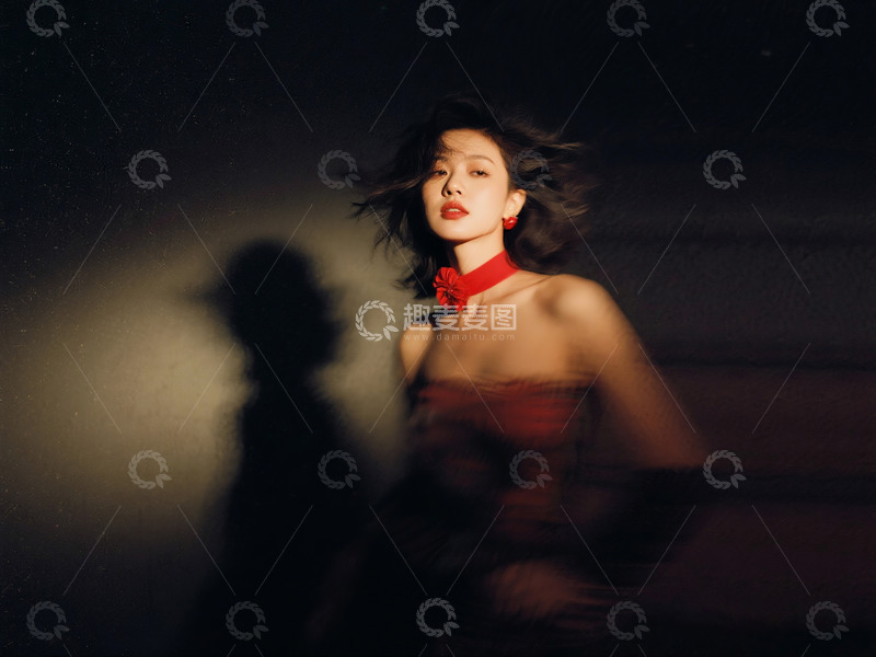 高清大图下载【趣麦麦图】抓拍曼妙时尚美女秀发1