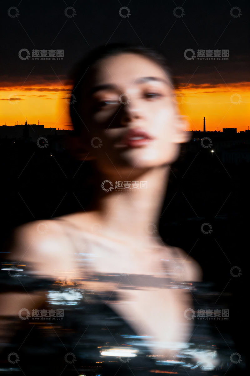 高清大图下载【趣麦麦图】近景人像与远处场景重叠1