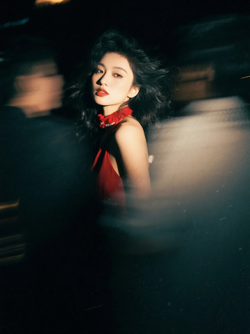 抓拍曼妙时尚美女秀发6