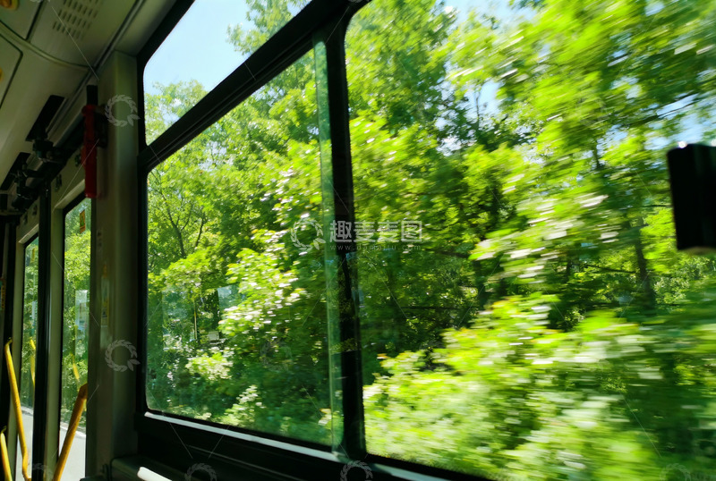 高清大图下载【趣麦麦图】公交车窗外树木残影2